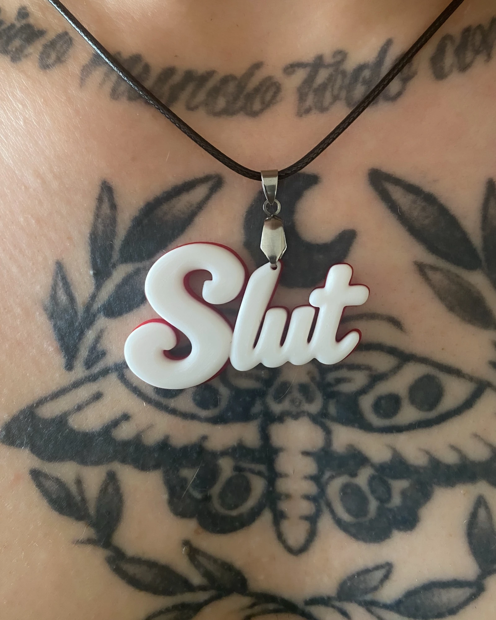 Collier / Pendentif "Slut" Blanc & Rouge 3D - Style Y2K / Alt / Rave